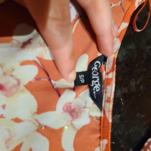 Nwot Cinched peplum Blouse - Picture 8 of 9